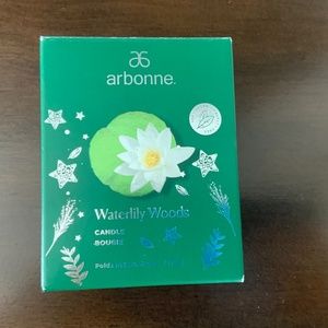 Arbonne Holiday Waterlily Woods Candle